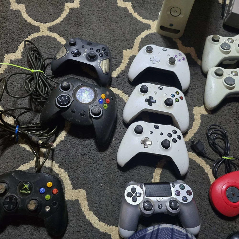 Sony Video Game Console Cables - Black and Blue - Picture 3 of 6